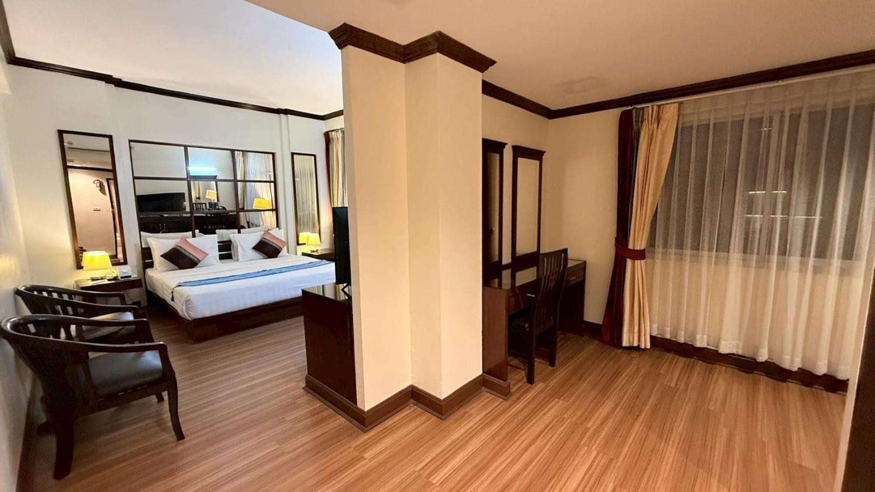 Grand Business Inn Bangkok Esterno foto