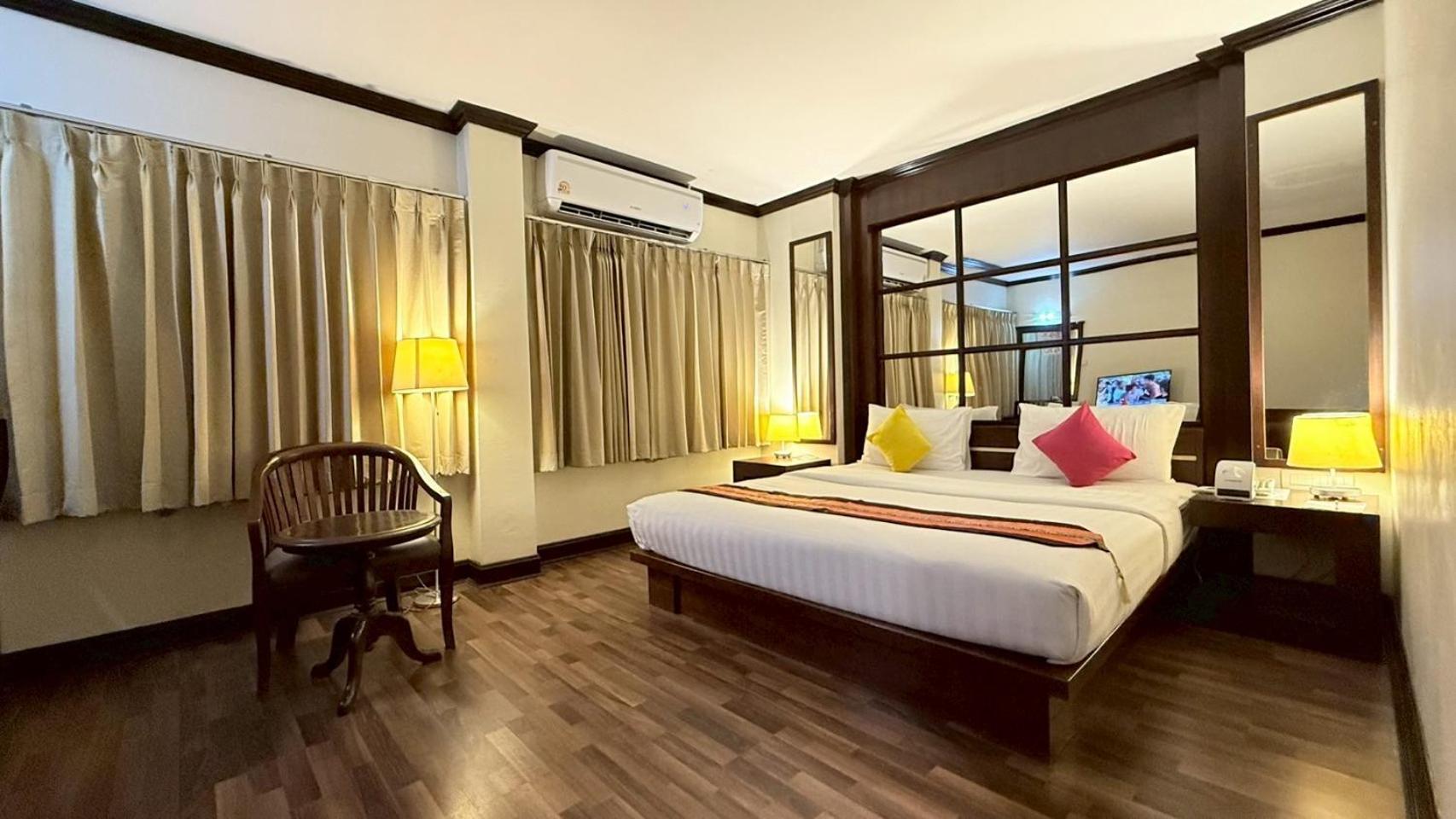 Grand Business Inn Bangkok Esterno foto
